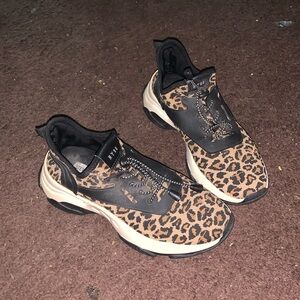 Steve Madden slip on tennis shoes